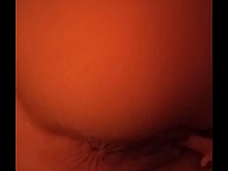 Toc&aacute_ndome con la colita reci&eacute_n cogida