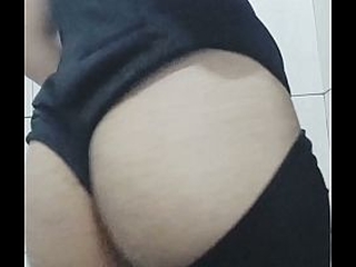 Novinha cdzinha se exibindo